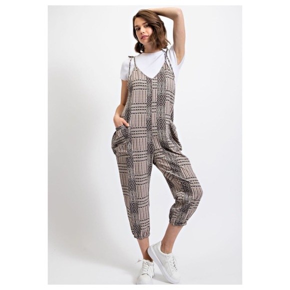 $25 start 141 LAST ONE❤️ Aztec pattern jumpsuit with pockets - Picture 2 of 5